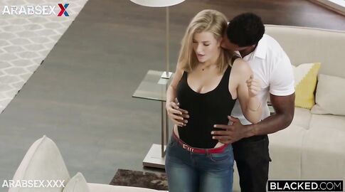 رجل زنجي في موعد  مع شقراء - سكس مترجم